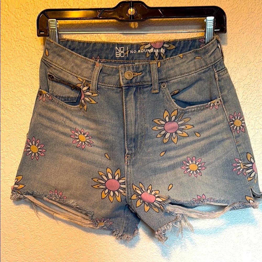 🌸🌼No Boundaries Floral Denim Shorts (3)